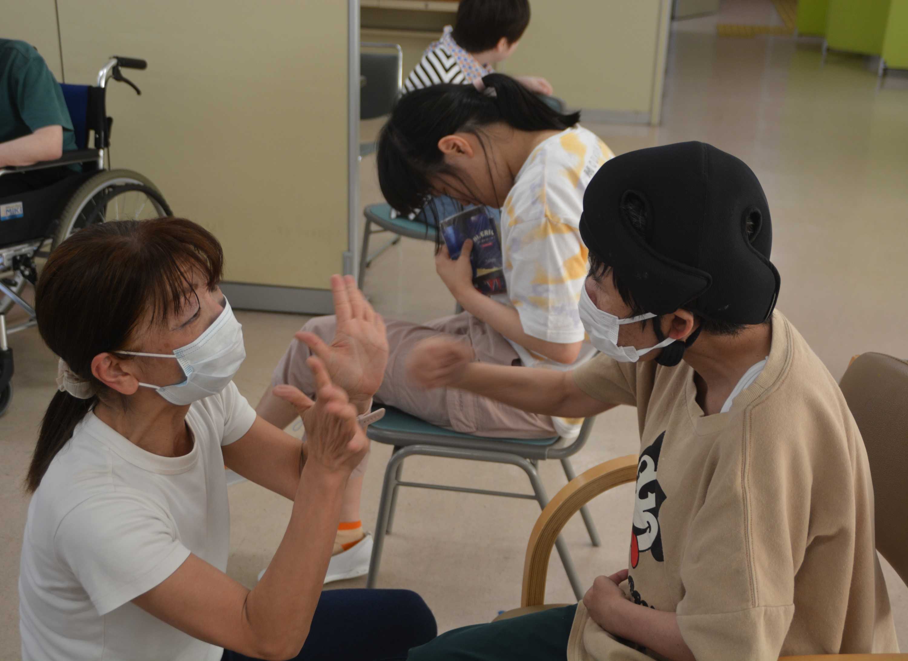 2025年度　風の丘　凪（機能訓練班）　ヨガ講師来所